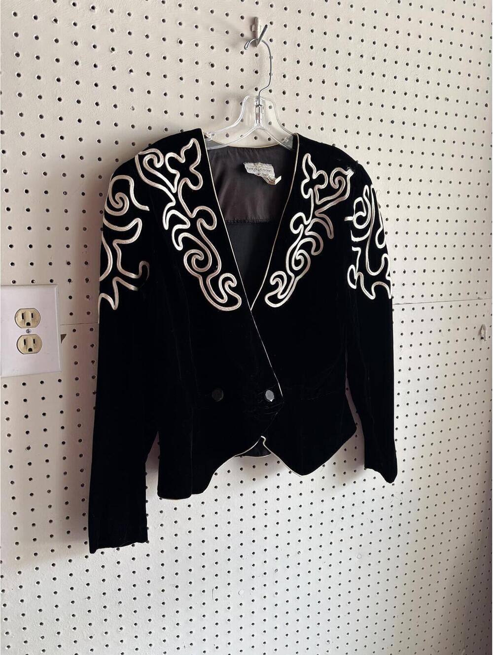 Vintage Black Velvet Jacket with White Embroidered Detail - Picture 8 of 9